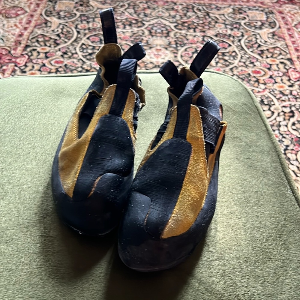 Unparallel Up Mocc rock climbing shoe. Men’s size 8.5